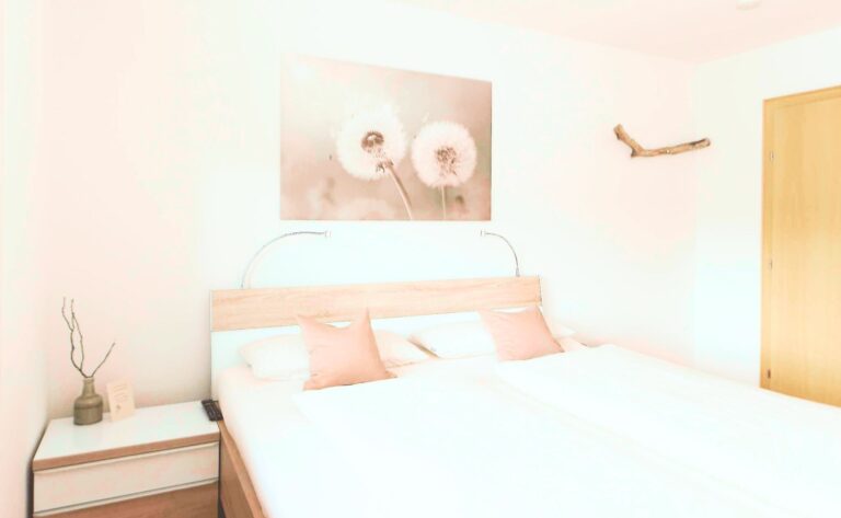 Schlafzimmer 1